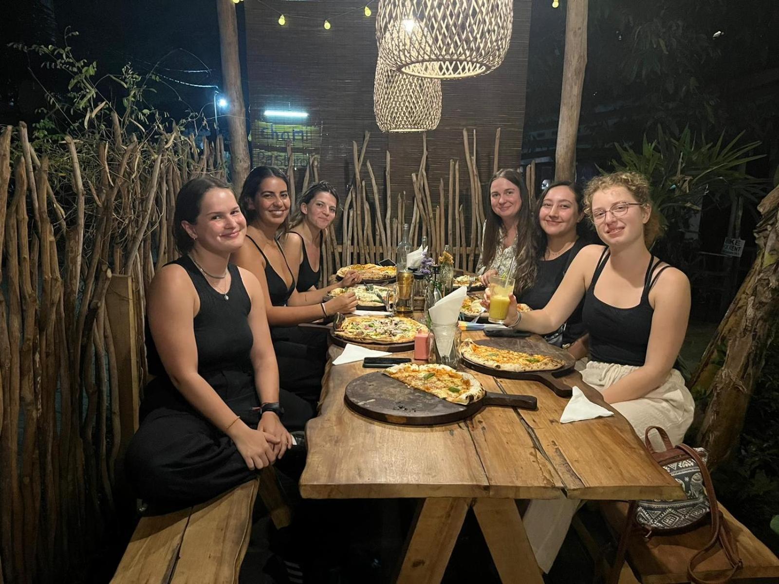 Cycling Backpacker Hostel & Cafe 우나와투나 외부 사진